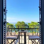 Luxury Seafront 1932 Bed & Breakfast