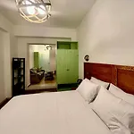 Luxury Seafront 1932 Bed & Breakfast 4*
