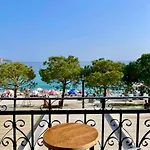 Luxury Seafront 1932 Bed & Breakfast