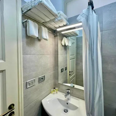 1932 Bed & Breakfast Himare