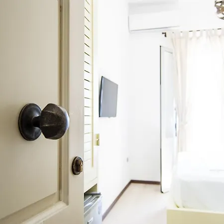 Guesthouse 1932 Bed & Breakfast 4*