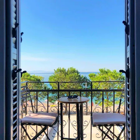 Luxury Seafront 1932 Himare Bed & Breakfast