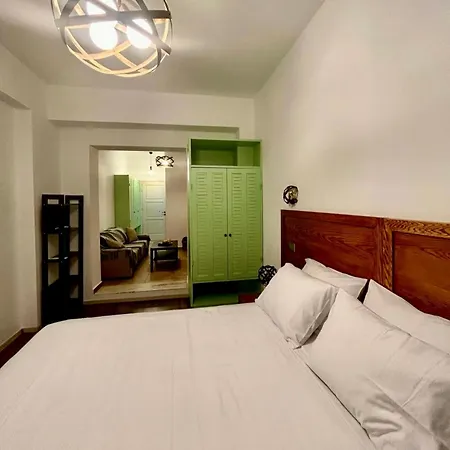 Luxury 1932 לינה וארוחת בוקר 4*