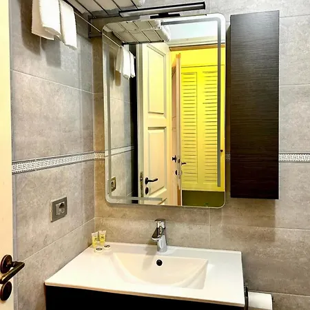 1932 Bed & Breakfast Himarë