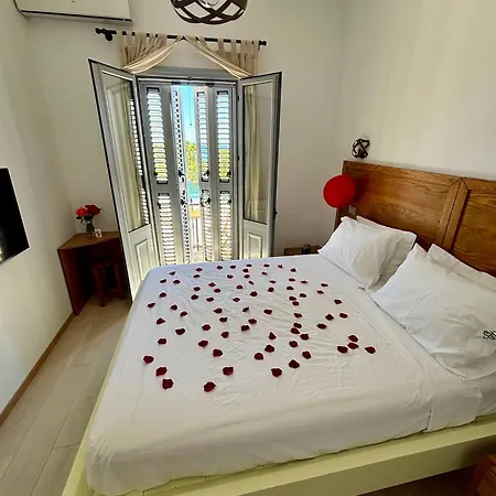 Luxury Seafront 1932 Himare Bed & Breakfast 4*