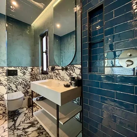 Luxury Seafront 1932 Himare 4*