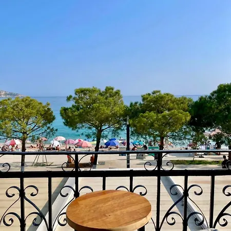 Luxury Seafront 1932 Himare Bed & Breakfast