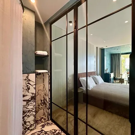 Luxury 1932 לינה וארוחת בוקר 4*