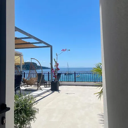 Luxury Seafront 1932 Himare Bed & Breakfast Himare