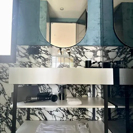 Luxury Seafront 1932 Himare 4*