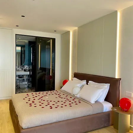 Luxury Seafront 1932 Himare Bed & Breakfast