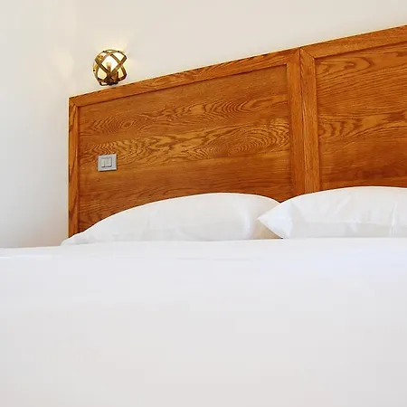 Luxury Seafront 1932 Himare Bed & Breakfast