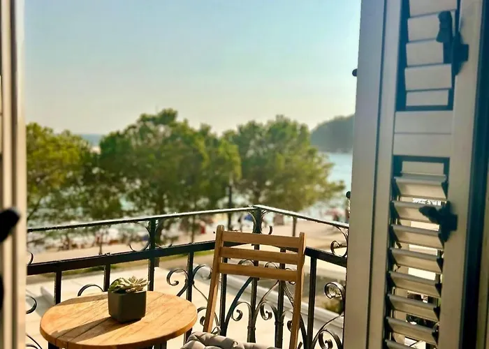 Luxury Seafront 1932 4* 希马拉