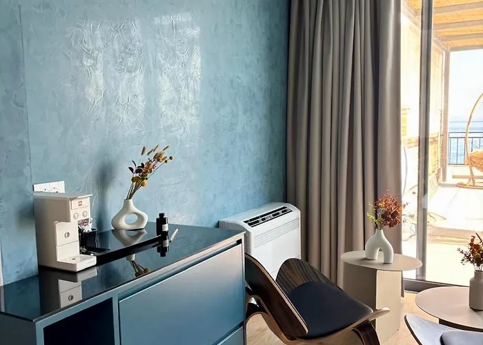 Luxury Seafront 1932 4*