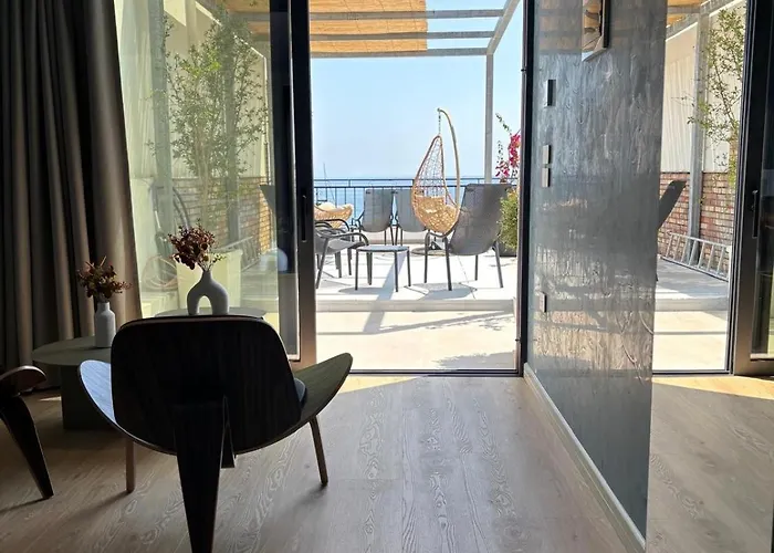 Luxury Seafront 1932 4*