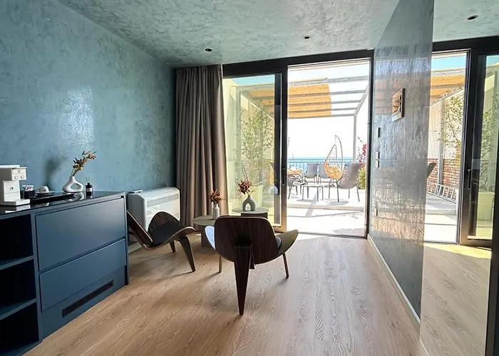 Luxury Seafront 1932 希马拉